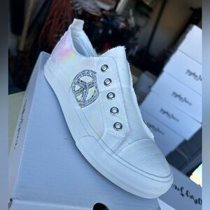 Gypsy Jazz White Sneakers with Silver Details